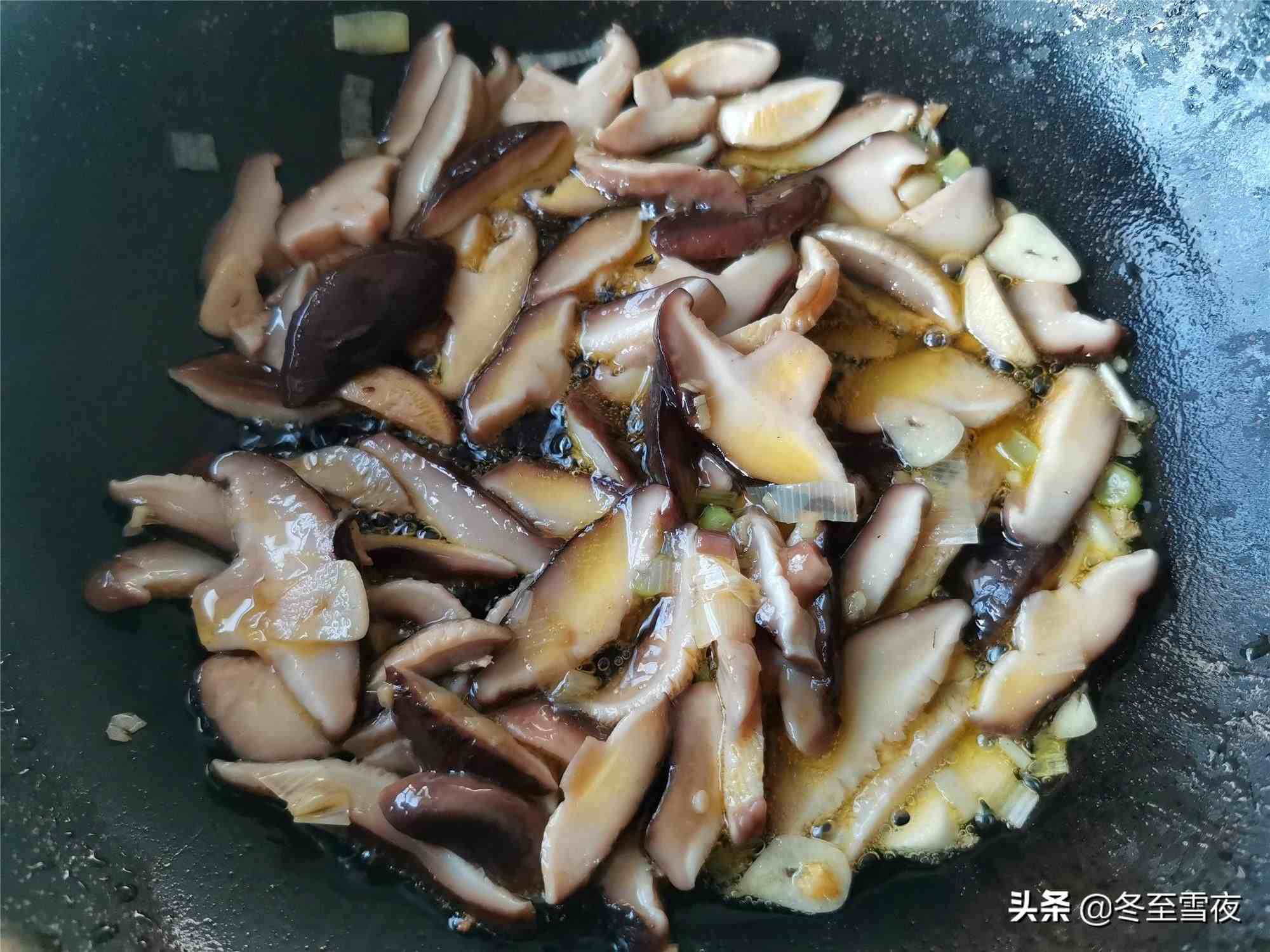 香菇油菜怎么做（油菜和香菇天生是一对）-第9张图片