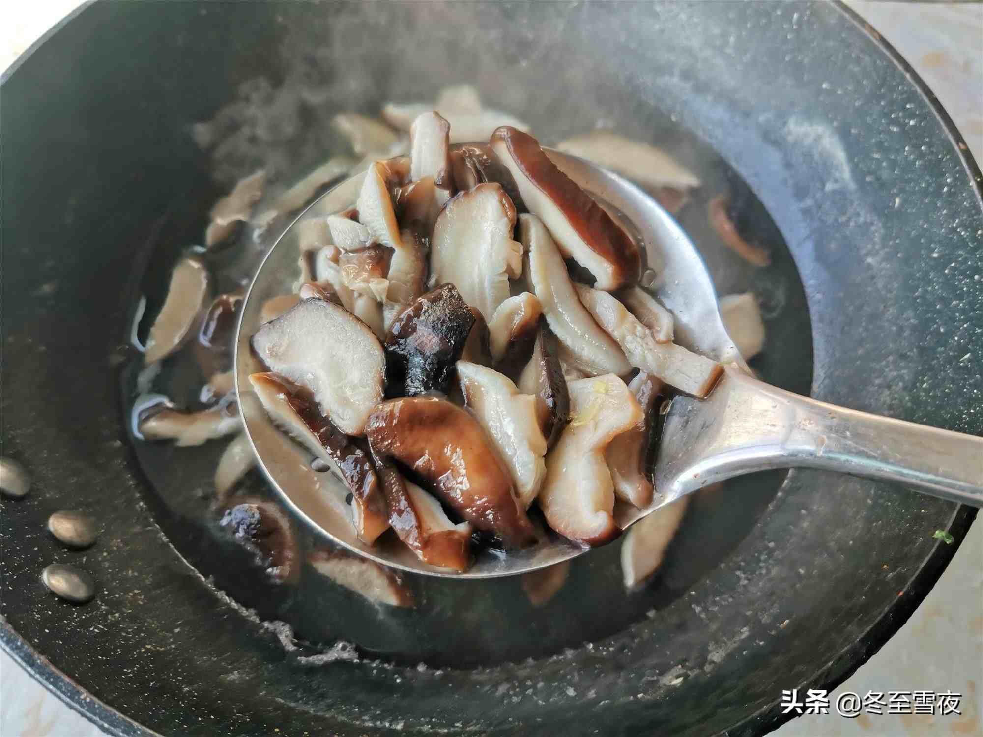 香菇油菜怎么做（油菜和香菇天生是一对）-第8张图片