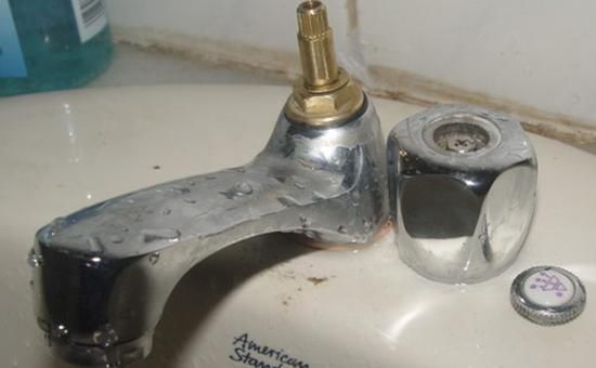 水龙头漏水维修（原来水龙头滴水自己在家就能修好）-第3张图片