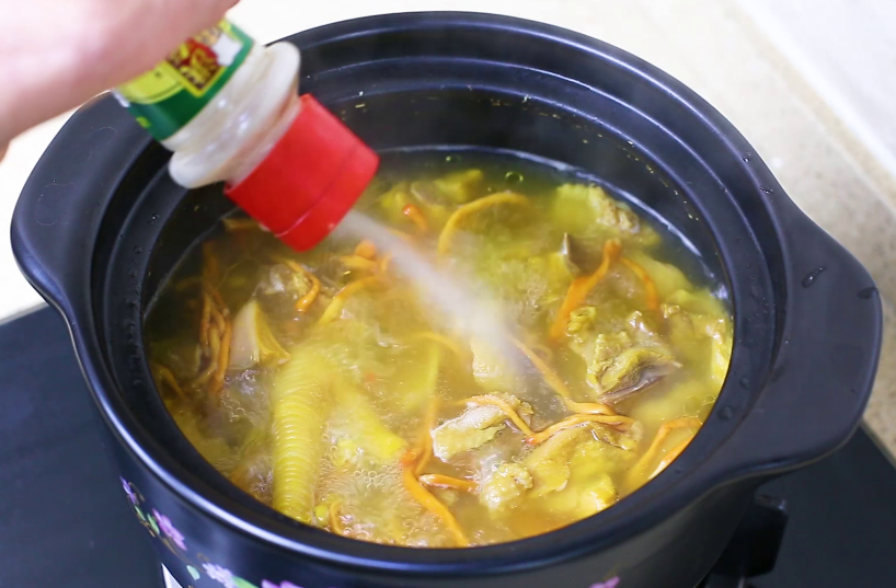 如何煲鸡汤（鸡汤的正确做法，简单3招炖出好喝的鸡汤）-第8张图片