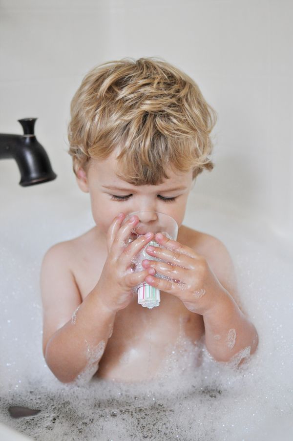 吹泡泡水怎么做（儿童吹泡泡水简单配方吹泡泡水的做法）-第14张图片