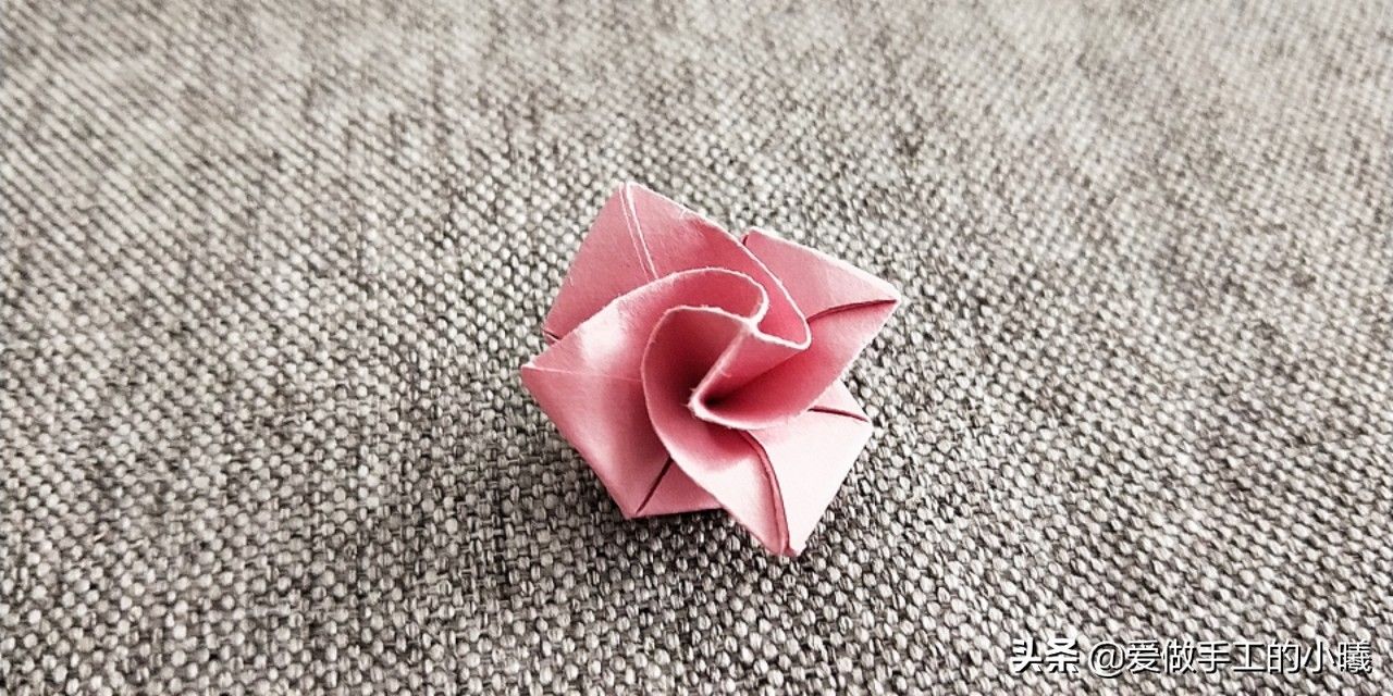 简单玫瑰花的折法（最简单的玫瑰花折纸教程）-第1张图片