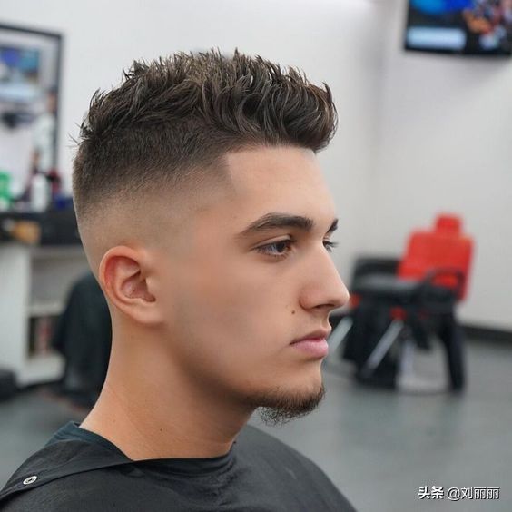 男生最流行的发型(2020最火最流行男发24款)-第2张图片
