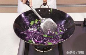 紫色大头菜的做法（紫包菜最好吃的做法，一盘不够吃）-第5张图片
