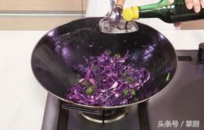 紫色大头菜的做法（紫包菜最好吃的做法，一盘不够吃）-第8张图片