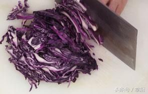 紫色大头菜的做法（紫包菜最好吃的做法，一盘不够吃）-第3张图片