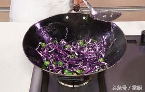 紫色大头菜的做法（紫包菜最好吃的做法，一盘不够吃）-第6张图片