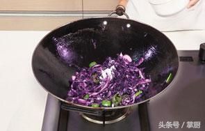 紫色大头菜的做法（紫包菜最好吃的做法，一盘不够吃）-第7张图片