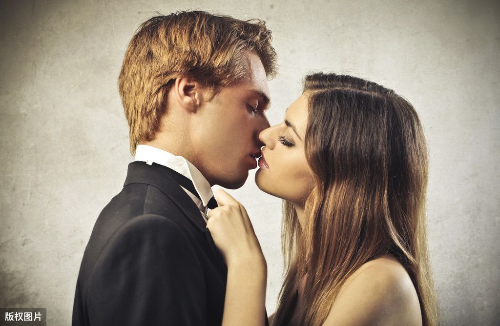 第一次怎样接吻（情侣间怎样开始第一次接吻？）-第4张图片