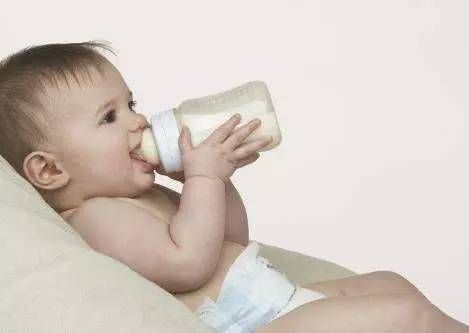 成人能喝婴儿奶粉吗？（婴儿配方奶粉成人能喝吗 ）-第1张图片