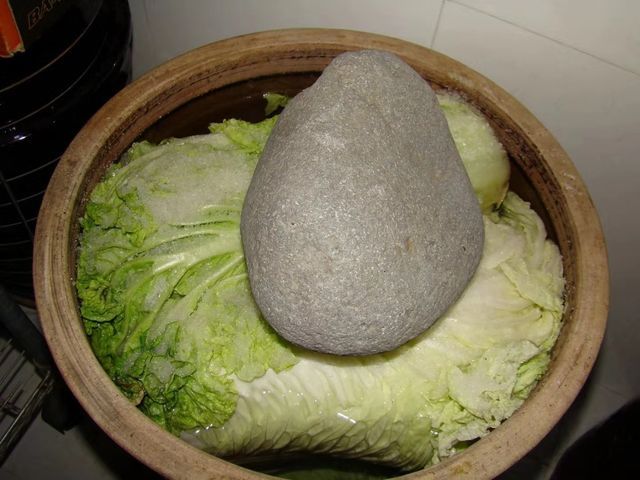 东北酸菜的做法（家乡味道之东北酸菜）-第1张图片
