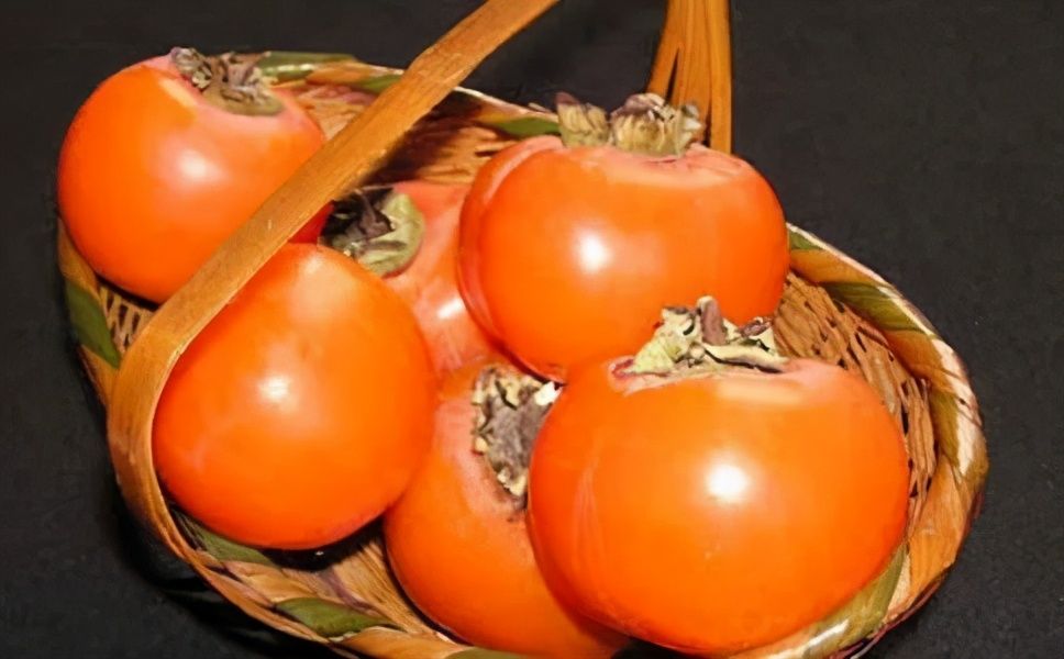 吃柿子有什么好处呢（柿子的营养价值与功效有哪些）-第2张图片